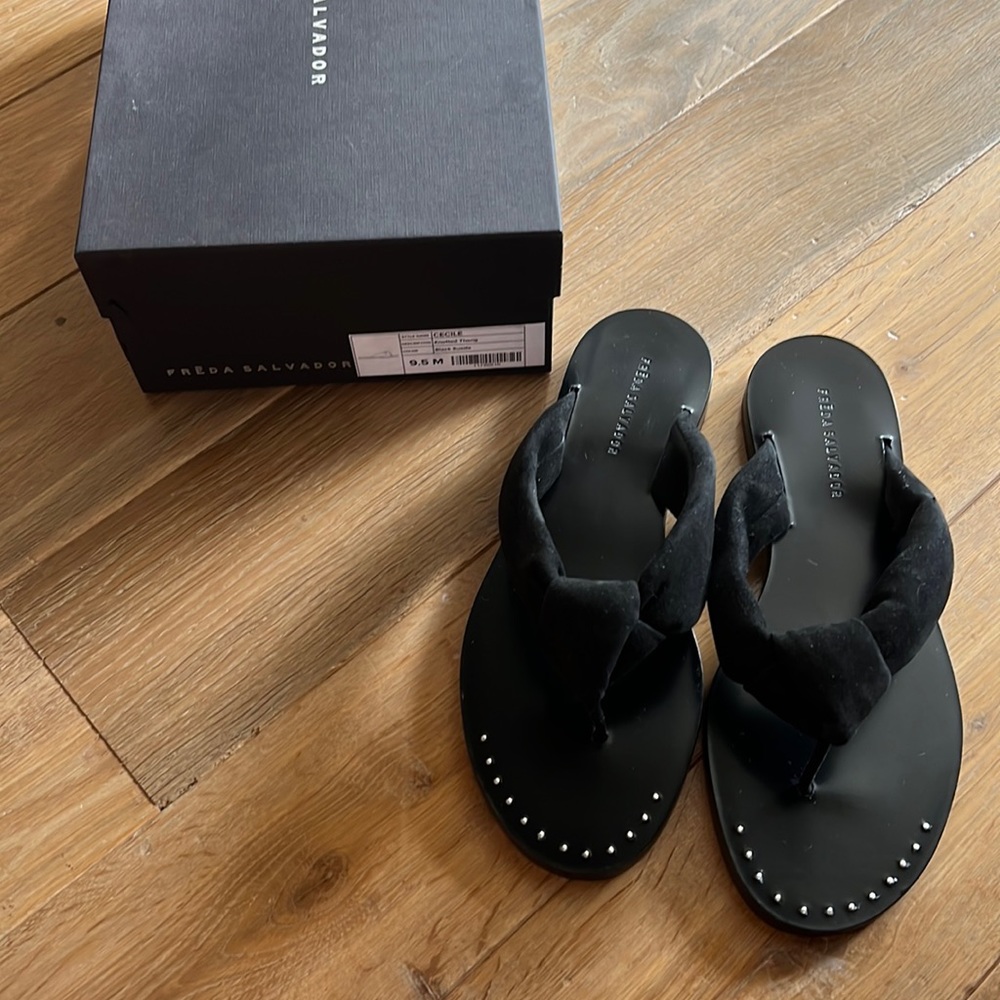 Freda Salvador Cecile Knotted Thong Shoe Sz 9.5